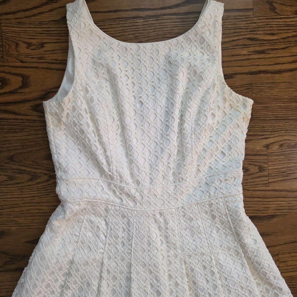 White House Black Market WHBM Lace geometric White dress Size 4, Bride, bridal